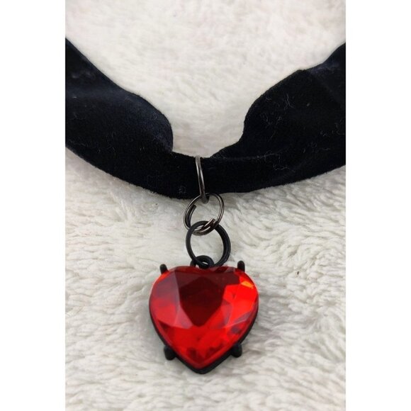 Necklace Choker Black Velvet Red Heart Gothic Steampunk Cosplay Victorian - Picture 1 of 7